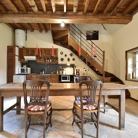 別荘 Riverside Retreat In *