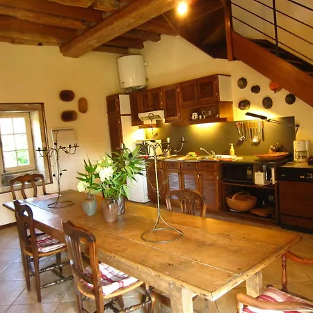 Riverside Retreat In Lantheuil