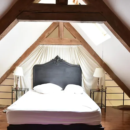 別荘 Riverside Retreat In