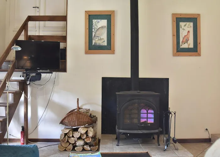 Riverside Retreat In Ferienhaus