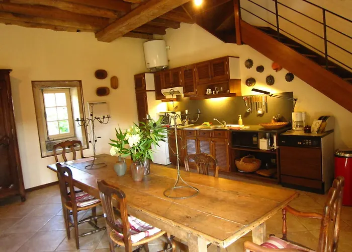 Riverside Retreat In Lantheuil