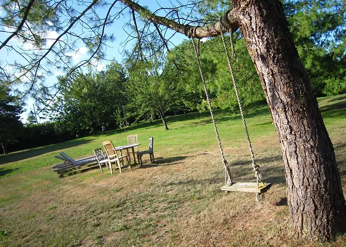 Riverside Retreat In Lantheuil